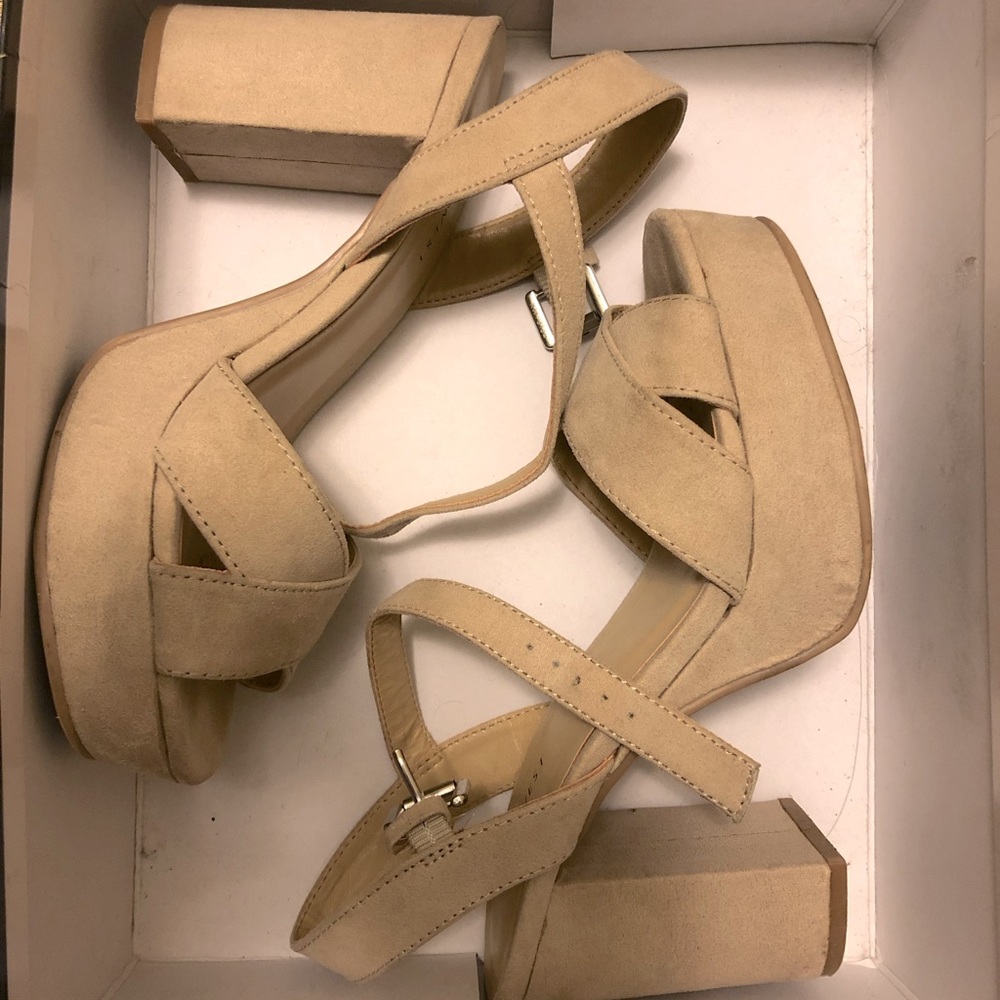 ❤️‍🔥❤️‍🔥Nude suede open toe heels ❤️‍🔥❤️‍🔥